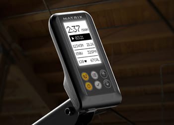 Новейшая регулируемая консоль с подсветкой предусматривает наличие встроенных программ, отображения основных показателей тренировки, а также использования нагрудного датчика Новейшая регулируемая консоль с подсветкой предусматривает наличие встроенных программ, отображения основных показателей тренировки, а также использования нагрудного датчика