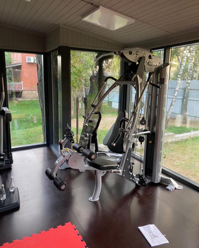 Мультистанция HOIST HV-4-ELITE со стеком 91 кг.