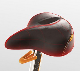 Сиденье Comfort Arc™ эргономически сконструировано таким образом, чтобы обеспечить максимальный комфорт, поддержку и баланс во время тренировок Сиденье Comfort Arc™ эргономически сконструировано таким образом, чтобы обеспечить максимальный комфорт, поддержку и баланс во время тренировок
