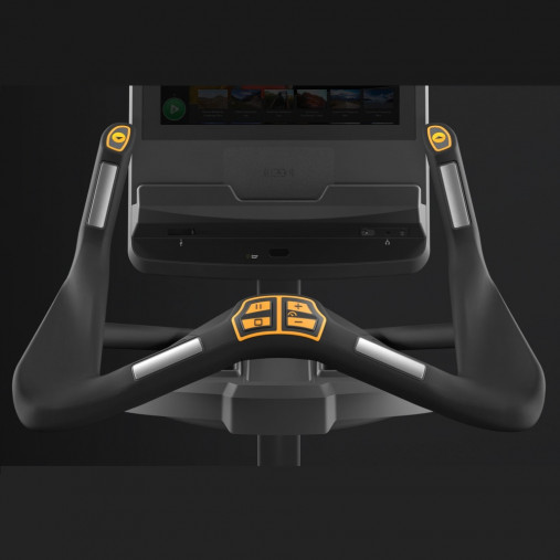 Вертикальный велотренажер Matrix Performance. Консоль Premium LED